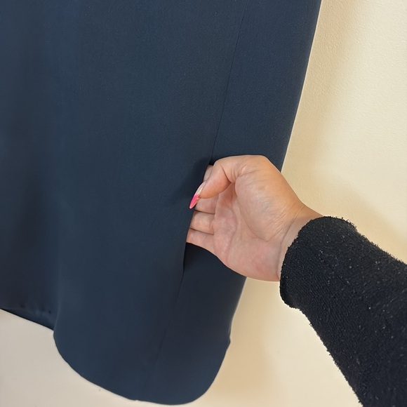 Vince Women’s navy 100% silk shirt Sleeveless dress with pockets size 10 - Picture 4 of 5